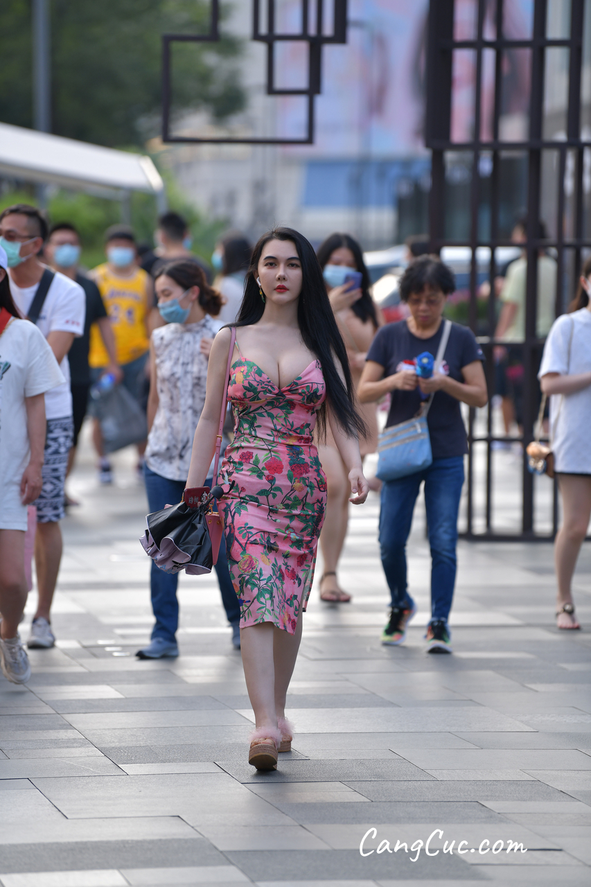 [精选街拍作品] No.3241 碎花吊带裙